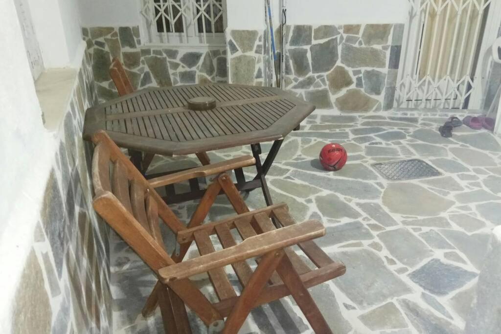 Central Town House 60M2**** Piraeus Bagian luar foto