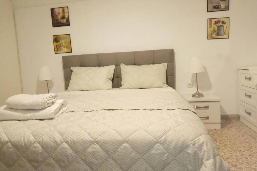 Central Town House 60M2**** Piraeus Bagian luar foto