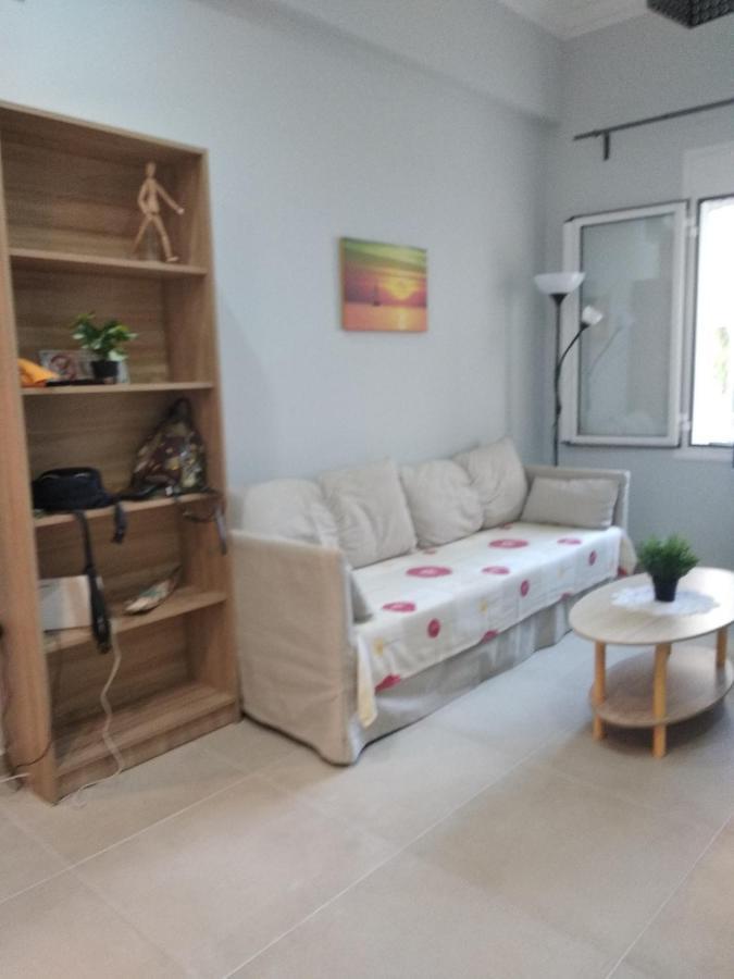Central Town House 60M2**** Piraeus Bagian luar foto