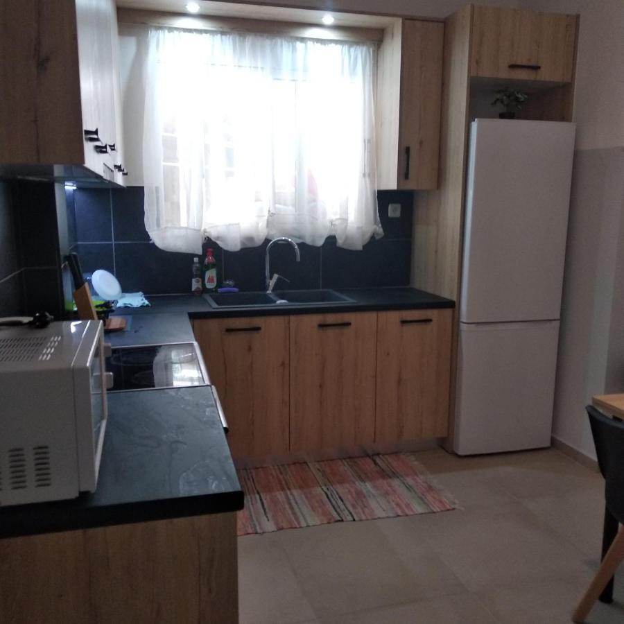 Central Town House 60M2**** Piraeus Bagian luar foto