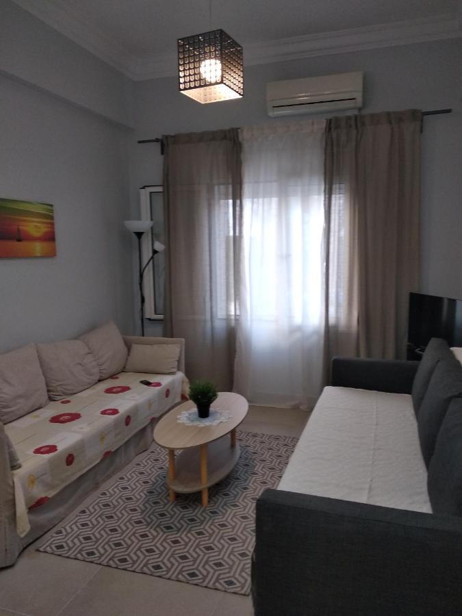 Central Town House 60M2**** Piraeus Bagian luar foto