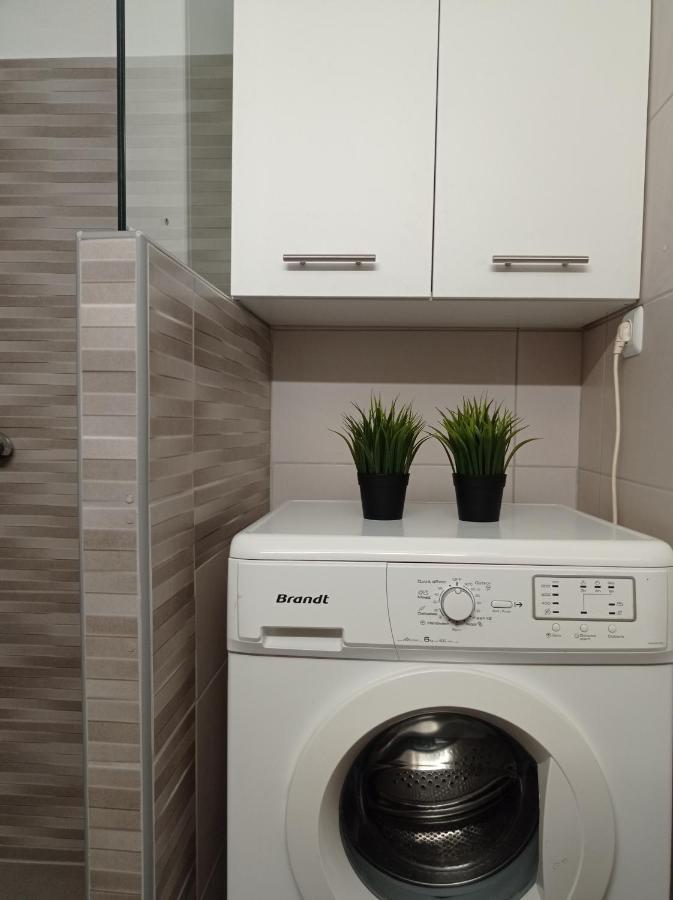 Central Town House 60M2**** Piraeus Bagian luar foto